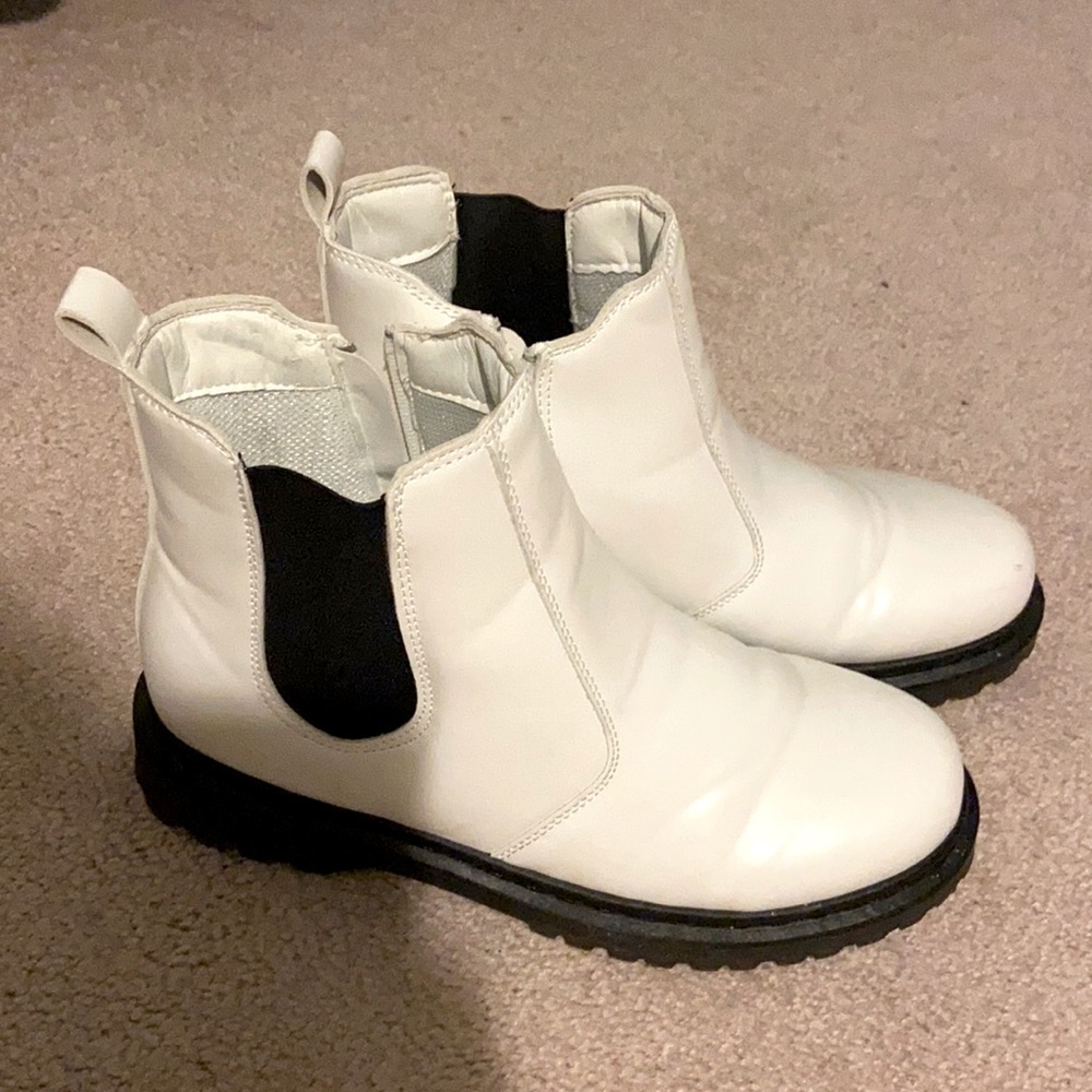 NWOT White boots